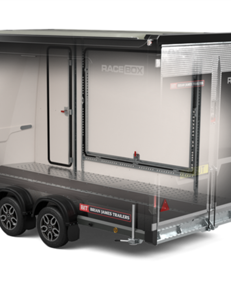 Race Box 610, 4.50 m x 1.95 m bed, 3,000 Kg, Twin Axle, Black