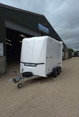 Box Van 600, 3.00 m x 1.60 m bed, 2,700 Kg, Twin Axle, White