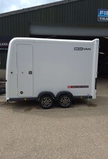 Box Van 600, 3.00 m x 1.60 m bed, 2,700 Kg, Twin Axle, White