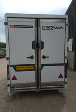 Box Van 600, 3.00 m x 1.60 m bed, 2,700 Kg, Twin Axle, White