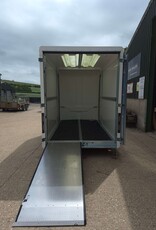 Box Van 600, 3.00 m x 1.60 m bed, 2,700 Kg, Twin Axle, White