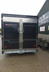 Race Box 610, 4.50 m x 1.95 m bed, 3,000 Kg, Twin Axle, Black