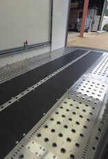 Race Box 610, 4.50 m x 1.95 m bed, 3,000 Kg, Twin Axle, Black