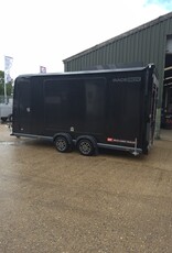 Race Box 610, 4.50 m x 1.95 m bed, 3,000 Kg, Twin Axle, Black