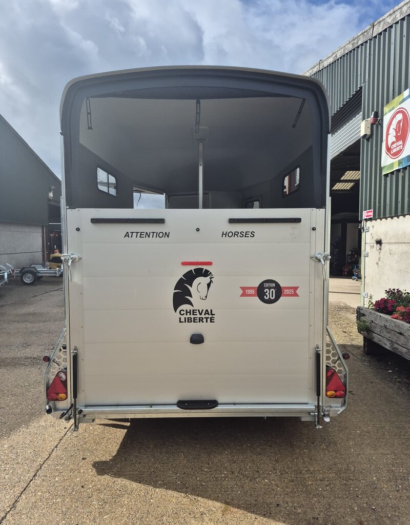 Cheval Liberte Cheval Liberte Touring  XL 2 Horse Trailer with Tack Room 2600kg GVW