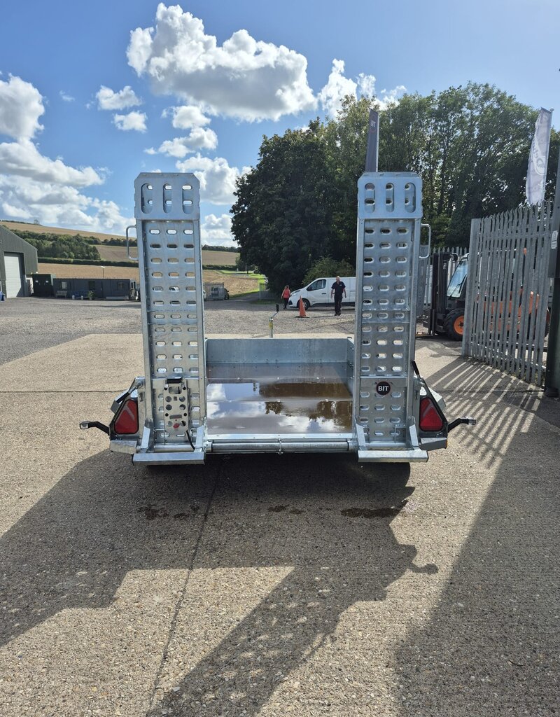 Brian James General Plant 551 - 2.7m x 1.6m, 2700kg, 2 Axle, 13" Wheels - Adjustable Ramps