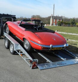 Bateson Trailers Model 27-16 Twin Axle 4.8 x 1.8m Transporter Trailer 16' x 6' 2" hydraulic tilt transporter suitable for most vehicles.