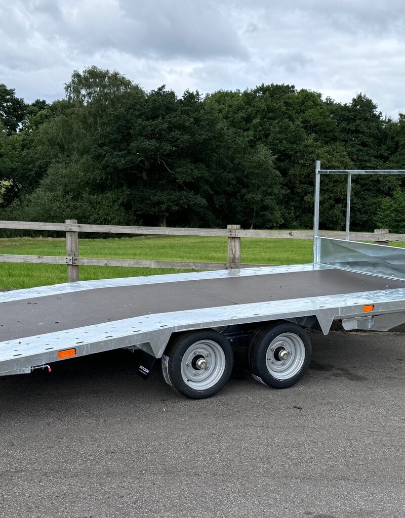 Bateson Trailers Model 354B 4.3 x 2.1m Beaver Tail Transporter Trailer | Fieldfare Trailer Centre