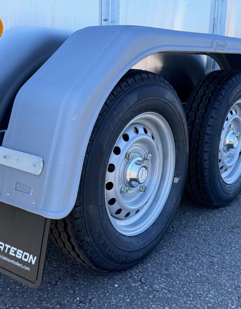 Bateson Trailers Bateson 30LT Twin Axle 8' x 5' x 6' Livestock Trailer for use with cars and light vehicles