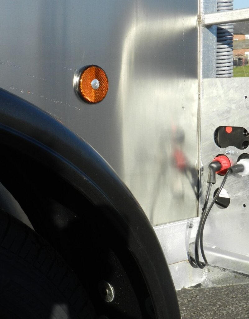 Bateson Trailers Bateson 30LT Twin Axle 8' x 5' x 6' Livestock Trailer for use with cars and light vehicles