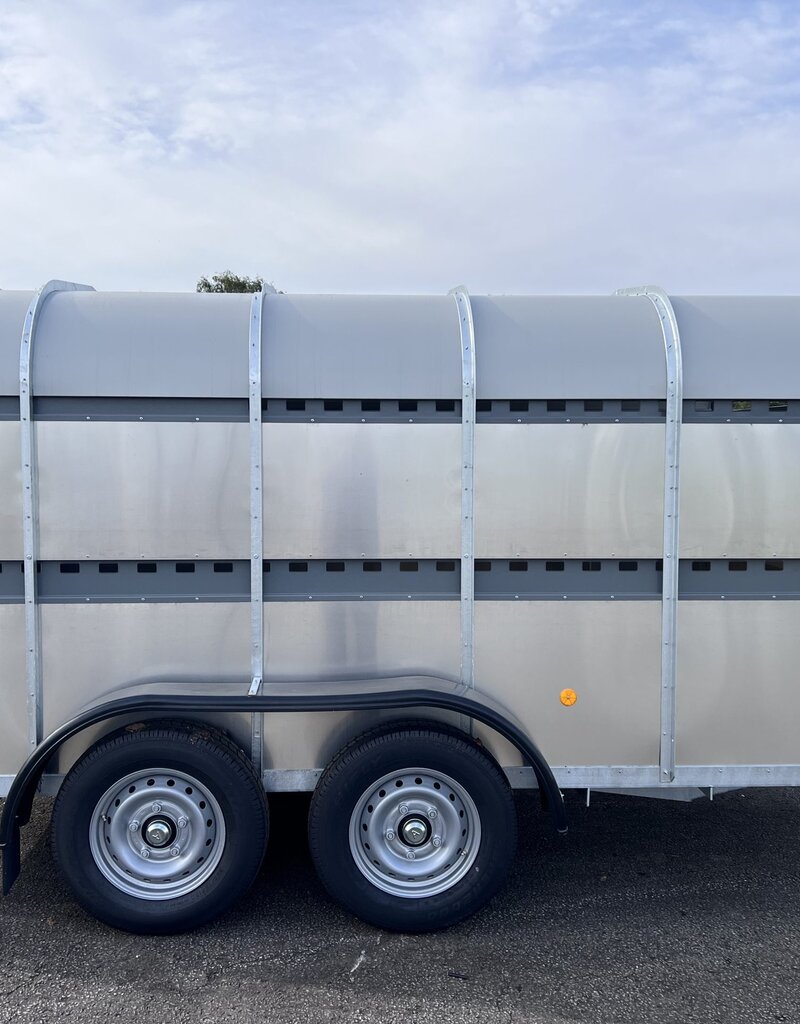 Bateson Trailers Bateson 42LT 10' x 5' x 6' Livestock Trailer for use with cars and light vehicles