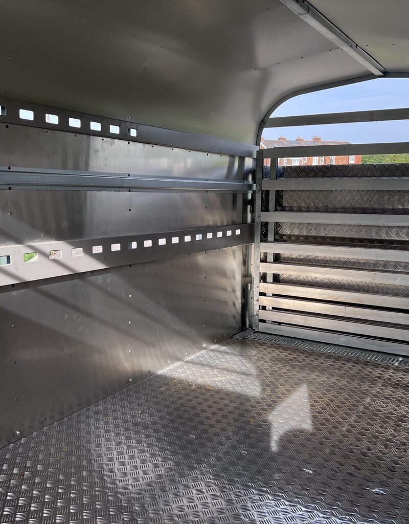 Bateson Trailers Bateson 42LT 10' x 5' x 6' Livestock Trailer for use with cars and light vehicles