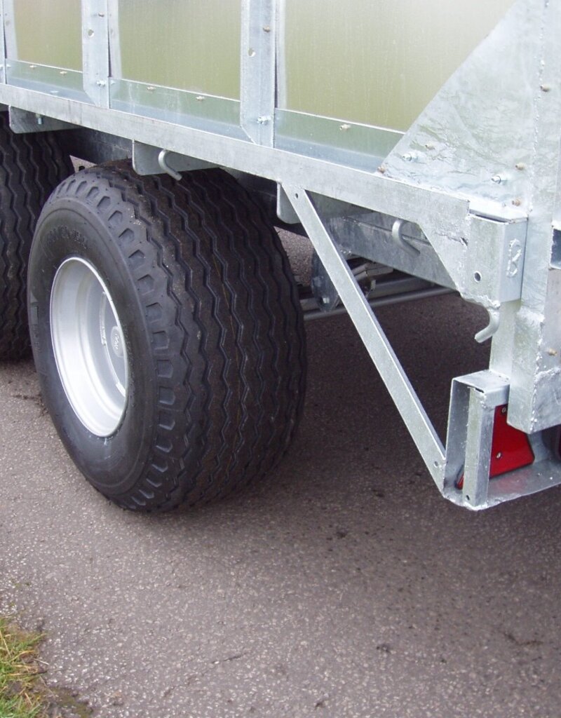 Bateson Trailers Bateson 90LT 16' Livestock Tractor Trailer Twin Axle 8 Ton