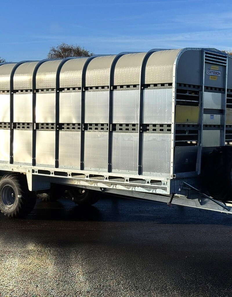 Bateson Trailers Bateson 100LT 20' x 7'6" Tractor Drawn Livestock Trailer with demountable container