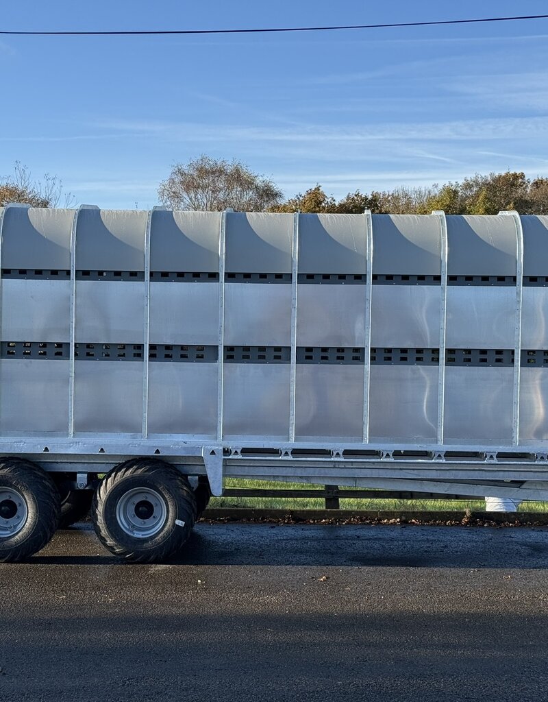 Bateson Trailers Bateson 100LT 20' x 7'6" Tractor Drawn Livestock Trailer with demountable container