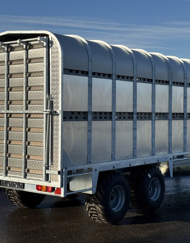 Bateson Trailers Bateson 100LT 20' x 7'6" Tractor Drawn Livestock Trailer with demountable container