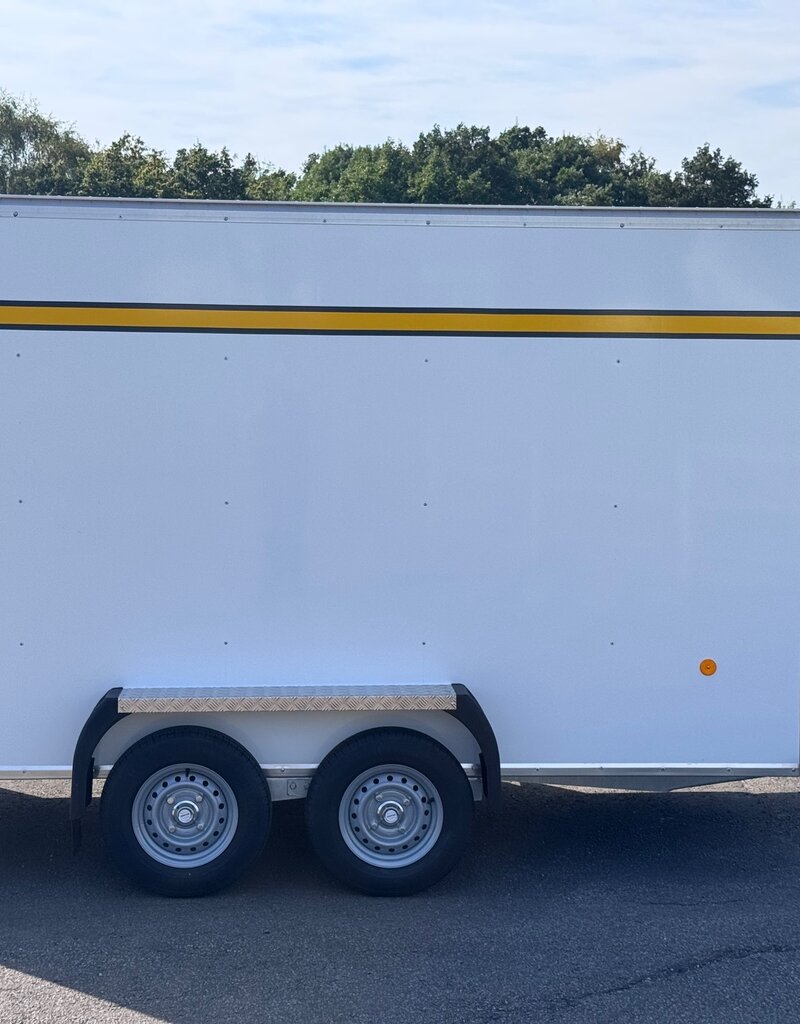 Bateson Trailers Bateson 470V 12' x 6' x 6'6 2600kg van trailer With Rear Ramp