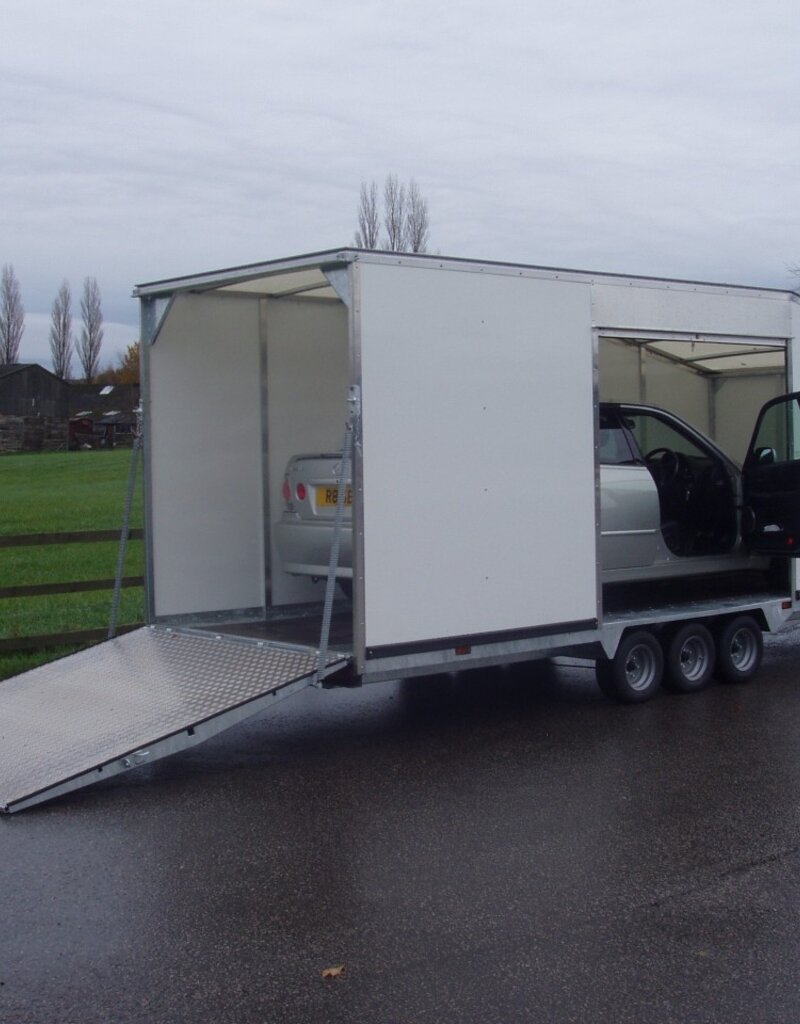 Bateson Trailers Model PT66VT 5.4 x 2.3m 8' x 7'6'' 3500kg Enclosed hydraulic tilt three axle platform trailer