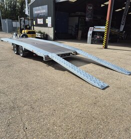 Bateson Trailers Model 355B 5m x 2.1m, 16' x 6'11 3500kg GVW beaver tail transporter trailer