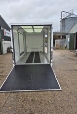 Race Box 610, 5.00 m x 1.95 m bed, 3,000 Kg, Twin Axle, White