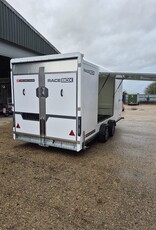 Race Box 610, 5.00 m x 1.95 m bed, 3,000 Kg, Twin Axle, White