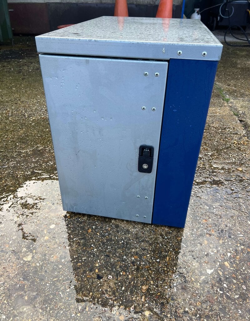 A4,C4 Storage Box, 3 x 20 ltr Jerry Cans, BLUE