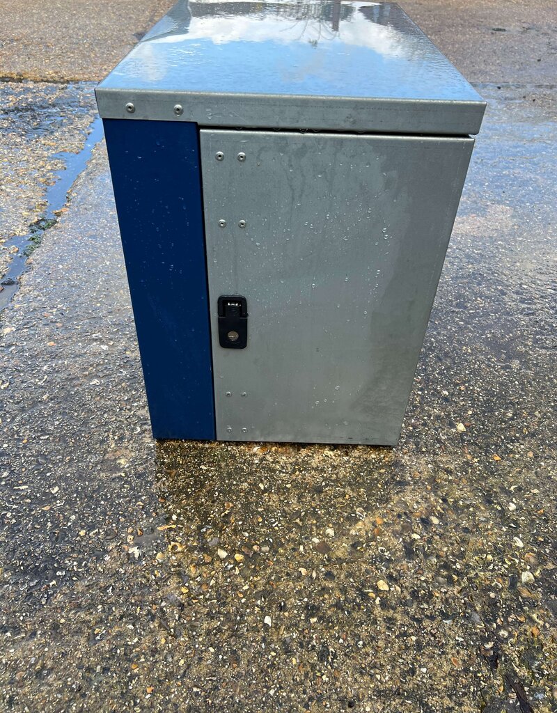 A4,C4 Storage Box, 3 x 20 ltr Jerry Cans, BLUE