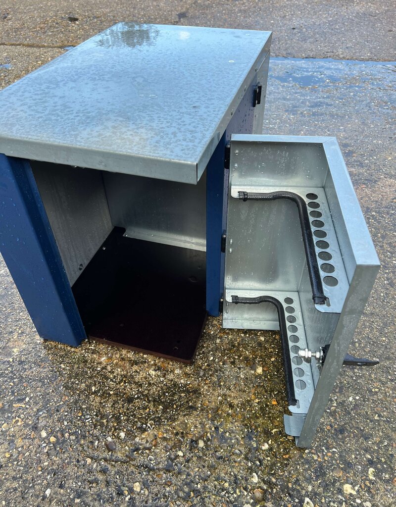 A4,C4 Storage Box, 3 x 20 ltr Jerry Cans, BLUE