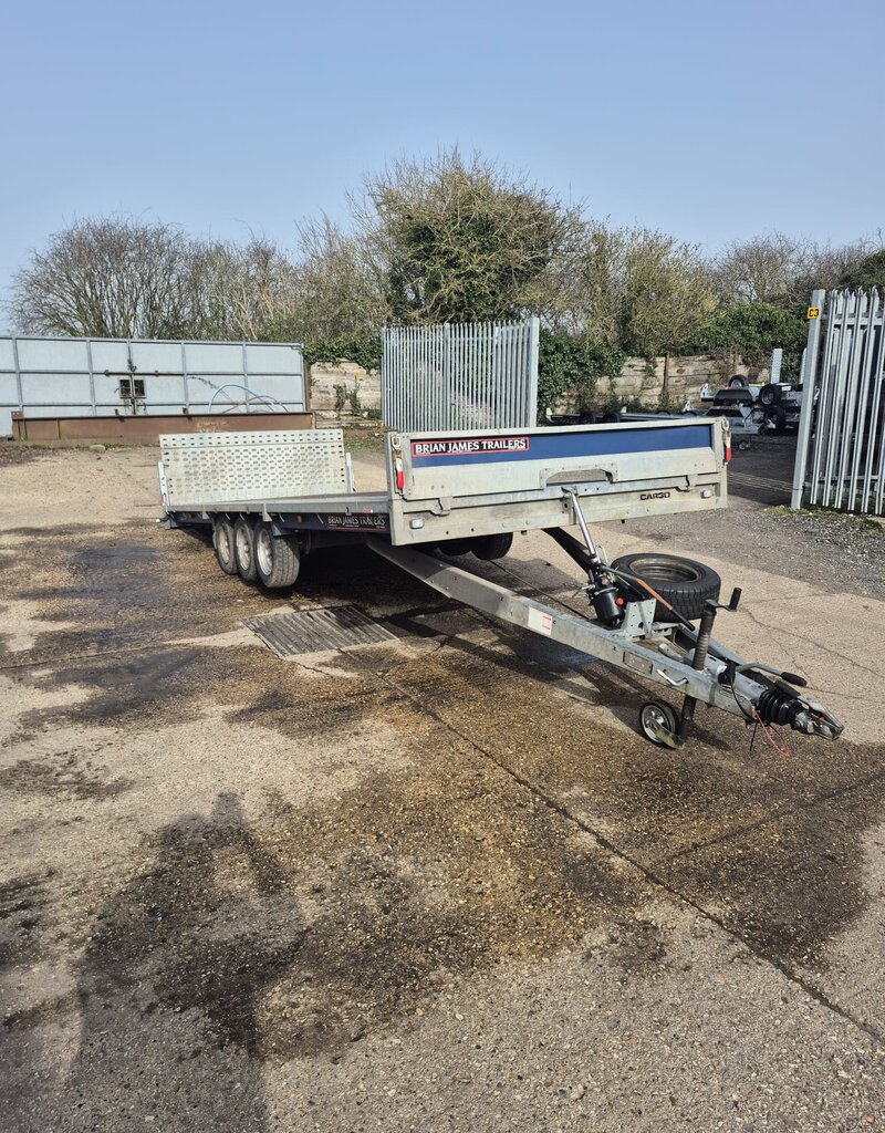 475-6462 Cargo Connect 5.5m x 2.1 Tri-Axle 12" Wheels Manual Tilt, Full Width Tail Panel