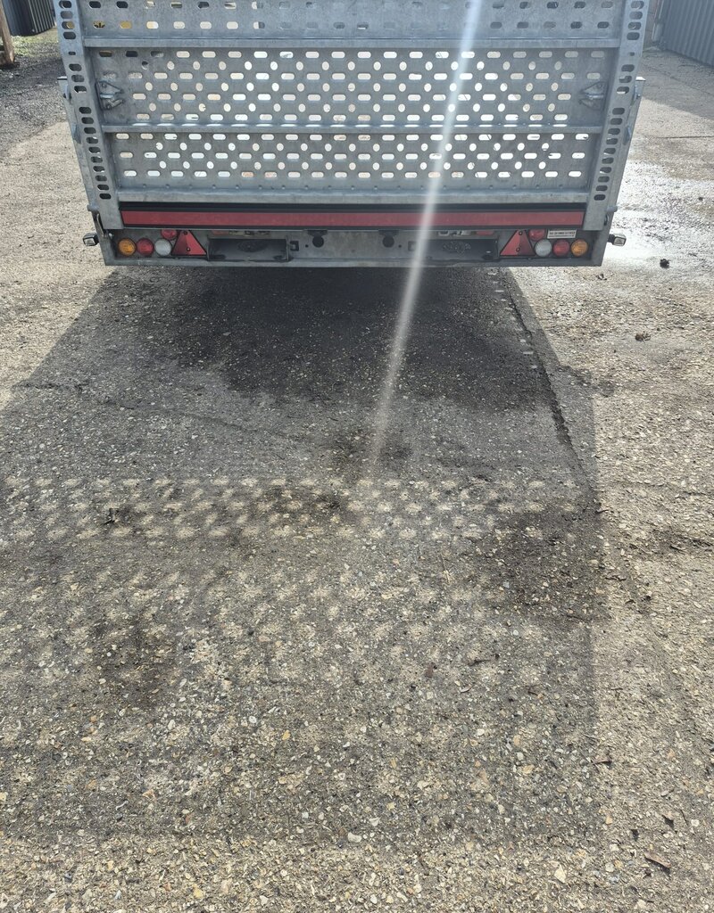 475-6462 Cargo Connect 5.5m x 2.1 Tri-Axle 12" Wheels Manual Tilt, Full Width Tail Panel