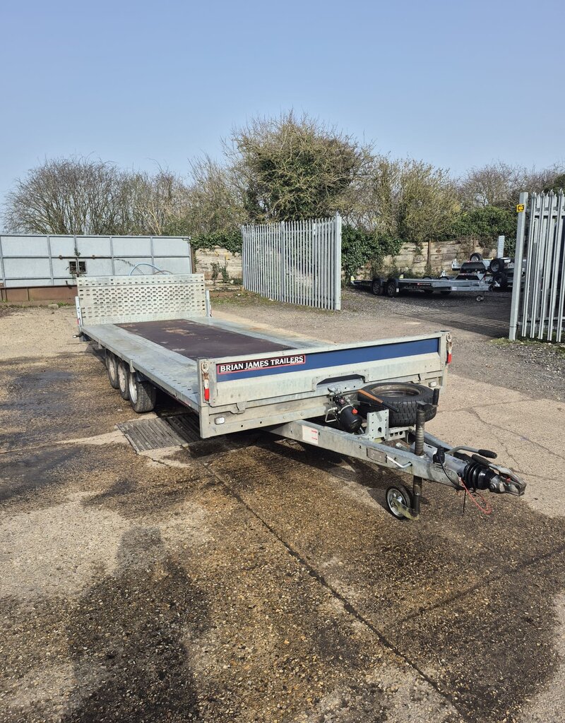 475-6462 Cargo Connect 5.5m x 2.1 Tri-Axle 12" Wheels Manual Tilt, Full Width Tail Panel