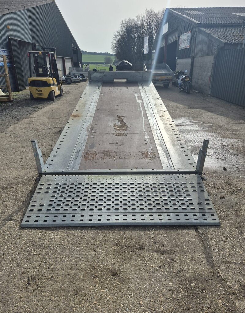 475-6462 Cargo Connect 5.5m x 2.1 Tri-Axle 12" Wheels Manual Tilt, Full Width Tail Panel