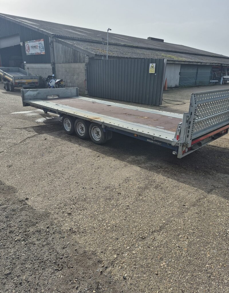 475-6462 Cargo Connect 5.5m x 2.1 Tri-Axle 12" Wheels Manual Tilt, Full Width Tail Panel