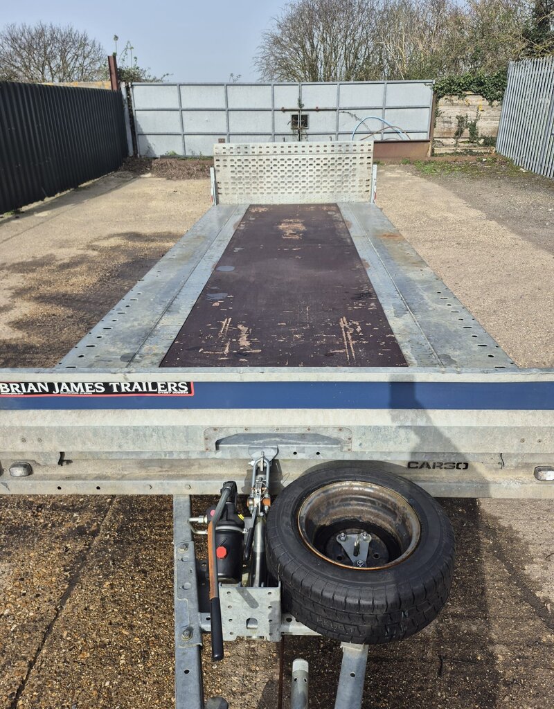 475-6462 Cargo Connect 5.5m x 2.1 Tri-Axle 12" Wheels Manual Tilt, Full Width Tail Panel