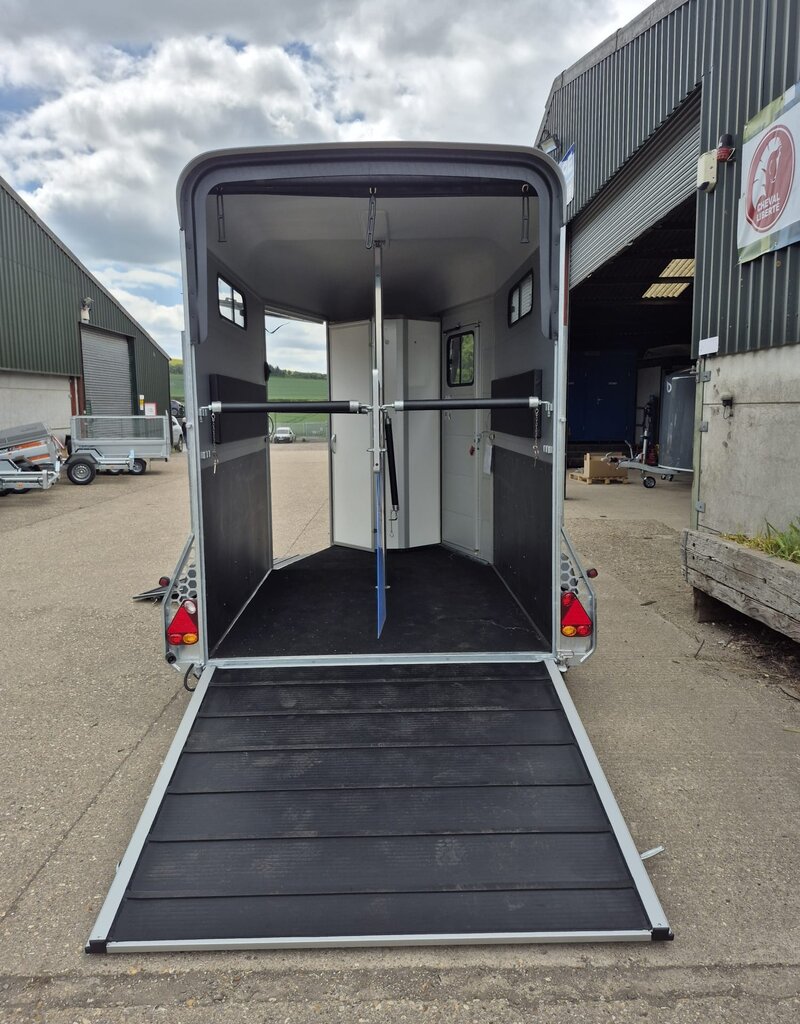 Cheval Liberte Cheval Touring Country with Tack Room