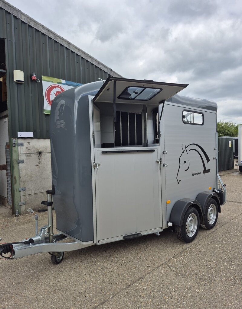 Cheval Liberte Cheval Touring Country with Tack Room