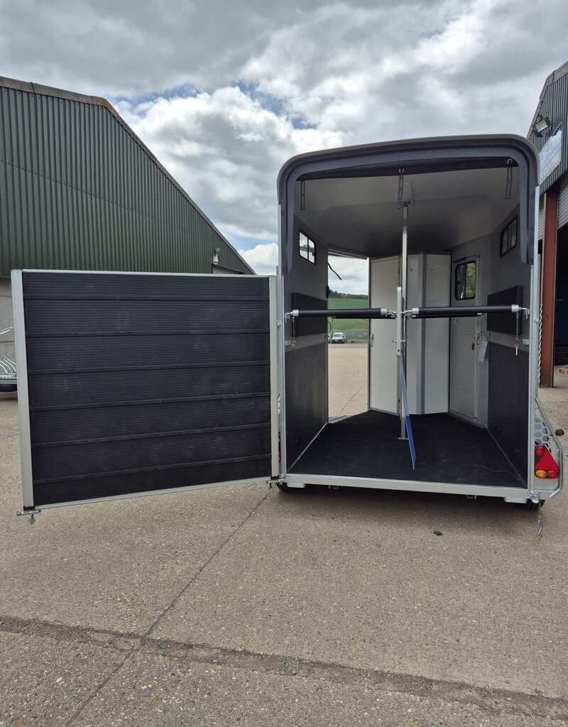Cheval Liberte Cheval Touring Country with Tack Room