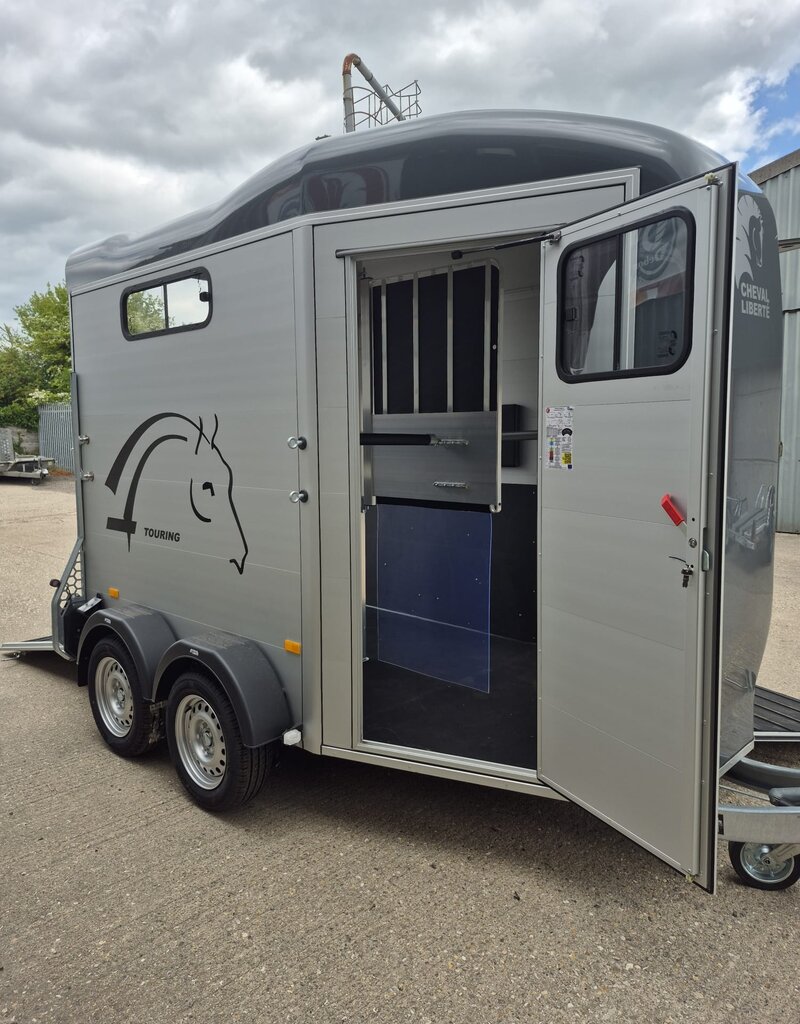 Cheval Liberte Cheval Touring Country with Tack Room