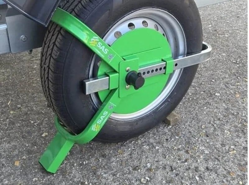 SAS Green V3 Compact wheel clamp fitted to a trailer wheel
