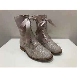 Mimilü Mimilú Hoge Laarsjes Nude