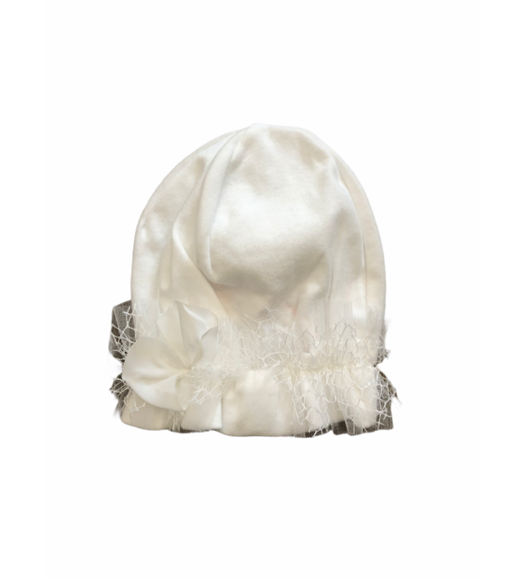 Sofija Babymutsje met kanten strik