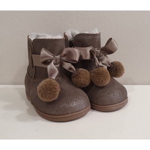 Eli Laarsjes met pompoms