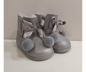 Eli Laarsjes met pompoms - Poppedoll