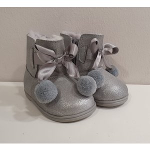 Eli Laarsjes met pompoms