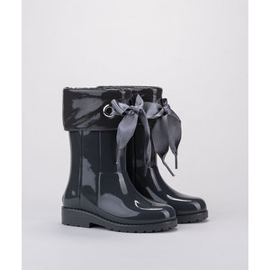 Igor Regenlaazen met strik