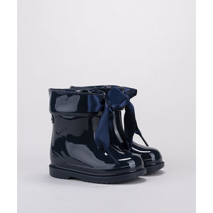 Igor Regenlaarsjes met strik