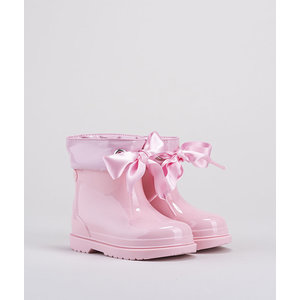 Igor Regenlaarsjes met strik