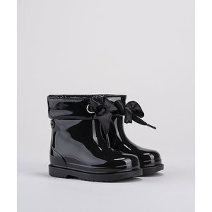 Igor Regenlaarsjes met strik