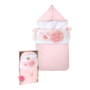 Sofija Nestje met rozen