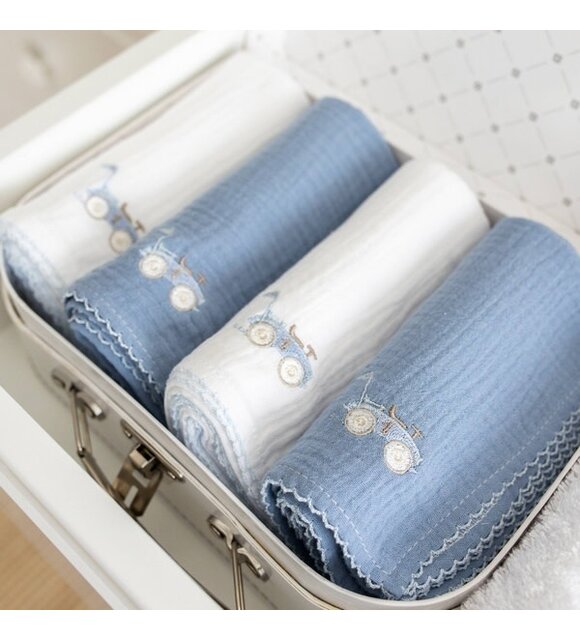 Théophile & Patachou 4 geborduurde tetra doek 70x70 + koffertje